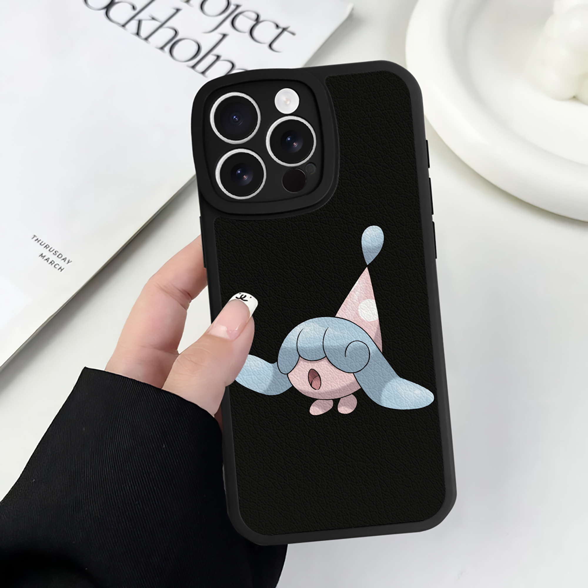 （画像用） ポケットモンスター Pokémon 【iPhone 16シリーズ対応】シリコンスマホケース（レザー調） 材質：シリコン